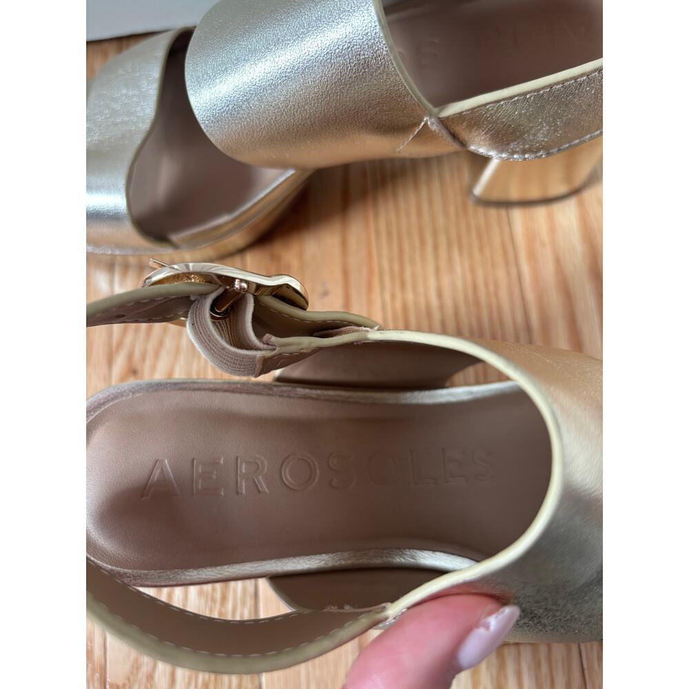 Aerosoles Gold Leather Block Heel Sandals 7.5W - Picture 5 of 8